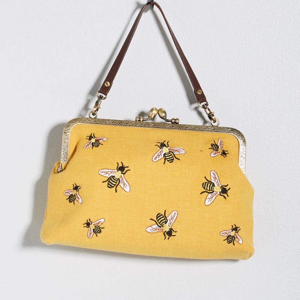 Bee Clutch